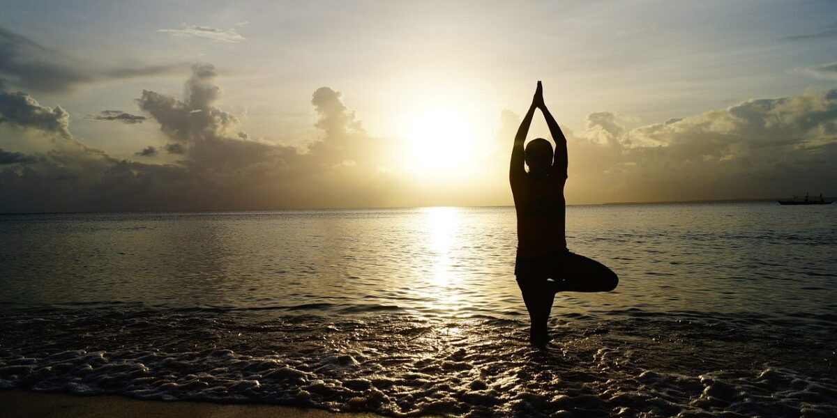 beach, yoga, sunset-1835213.jpg